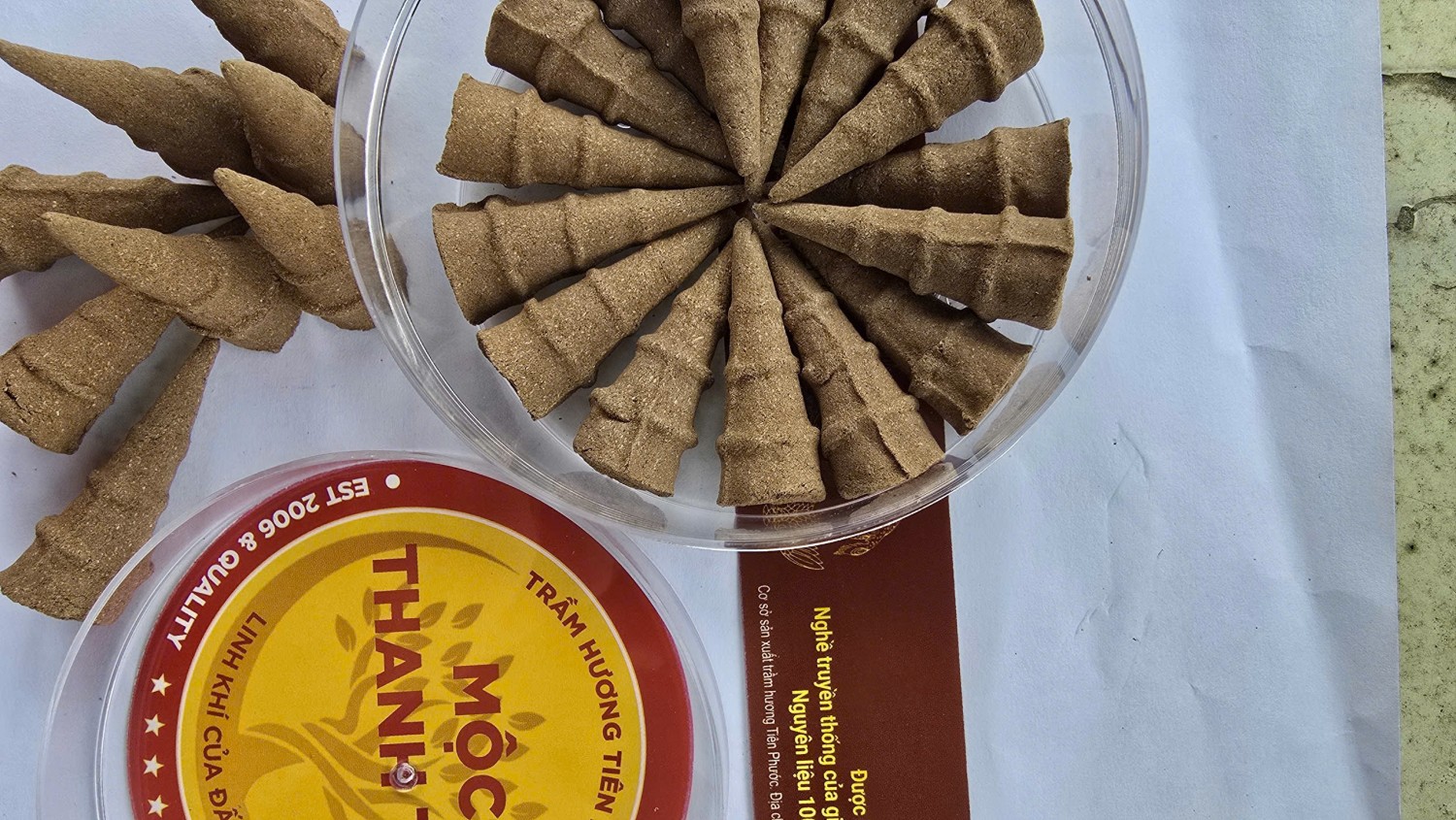 🌿 NỤ TRẦM – MỘT KHOẢNG LẶNG CHO TÂM HỒN 🌿